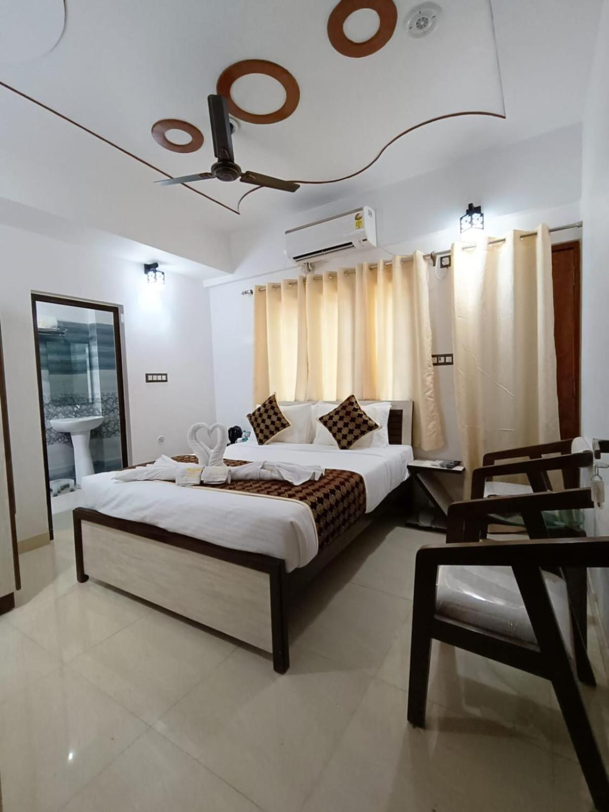 Hotel Aman Residency Prayagraj Exterior photo