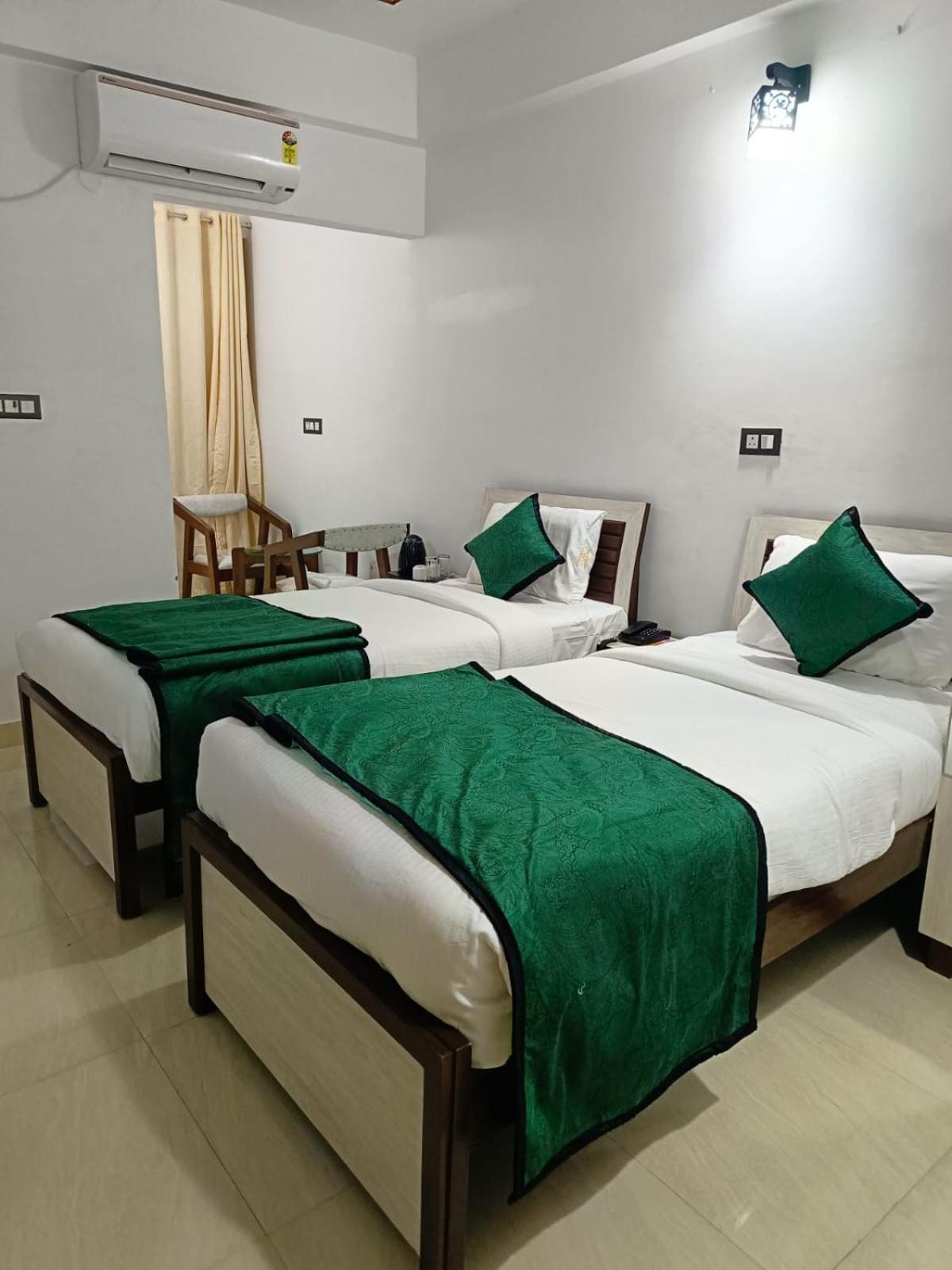 Hotel Aman Residency Prayagraj Exterior photo